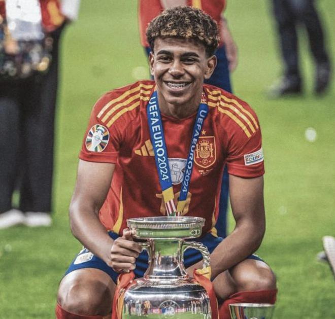 铃木一朗代表日本队在经典赛击出超前安打，助日本击败韩国夺得冠军