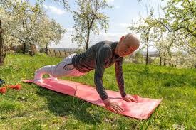 2024社会实录：解析“网贷”与“线上赌博”交织下的新型债务危机结构。（2024社会观察：网贷与线上赌博交织下的债务危机新格局解析）