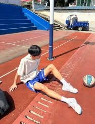 解析“垃圾牌”的诈唬价值：利用牌面上的惊悚张（Scare Cards）接管底池。（垃圾牌也能翻盘：用惊悚张主导底池的诈唬策略）